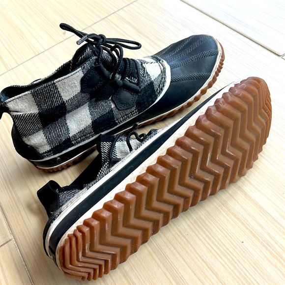 SOREL waterproof gingham snow booties size 10 - Picture 3 of 4
